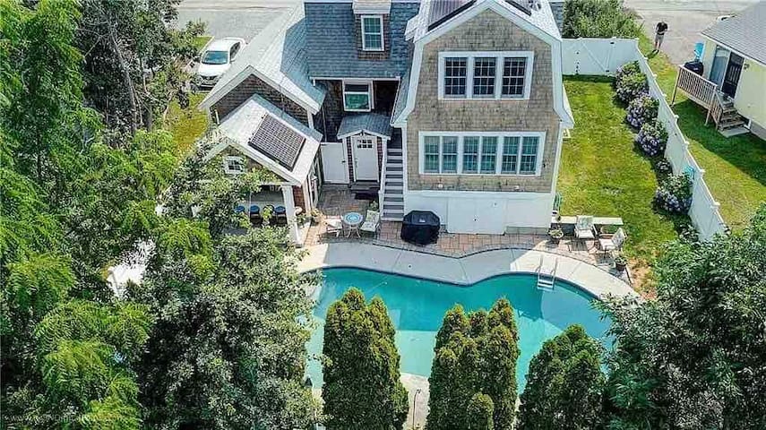 Solo Fish – Family home, walk to beach and pool!