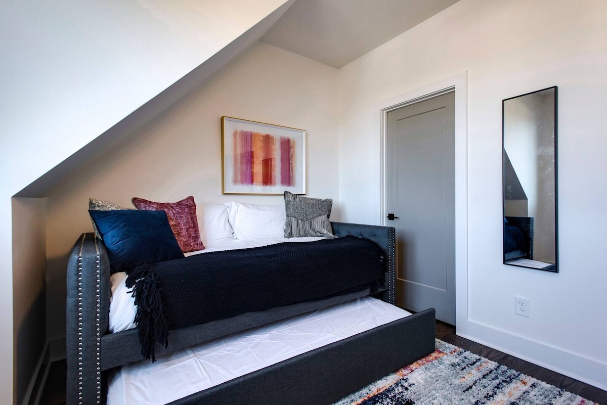 غرفة النوم 4 - سريران مفردان (سرير تراندل) مع حمام داخلي