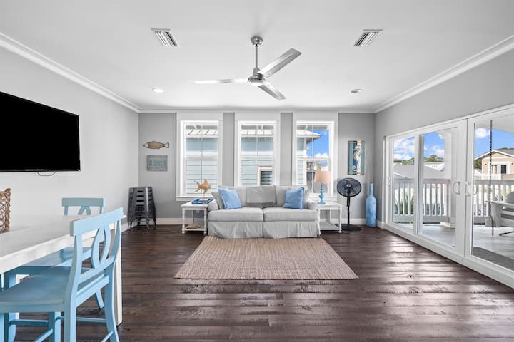 سرير بحجم كوين قابل للسحب في غرفة المكافأة