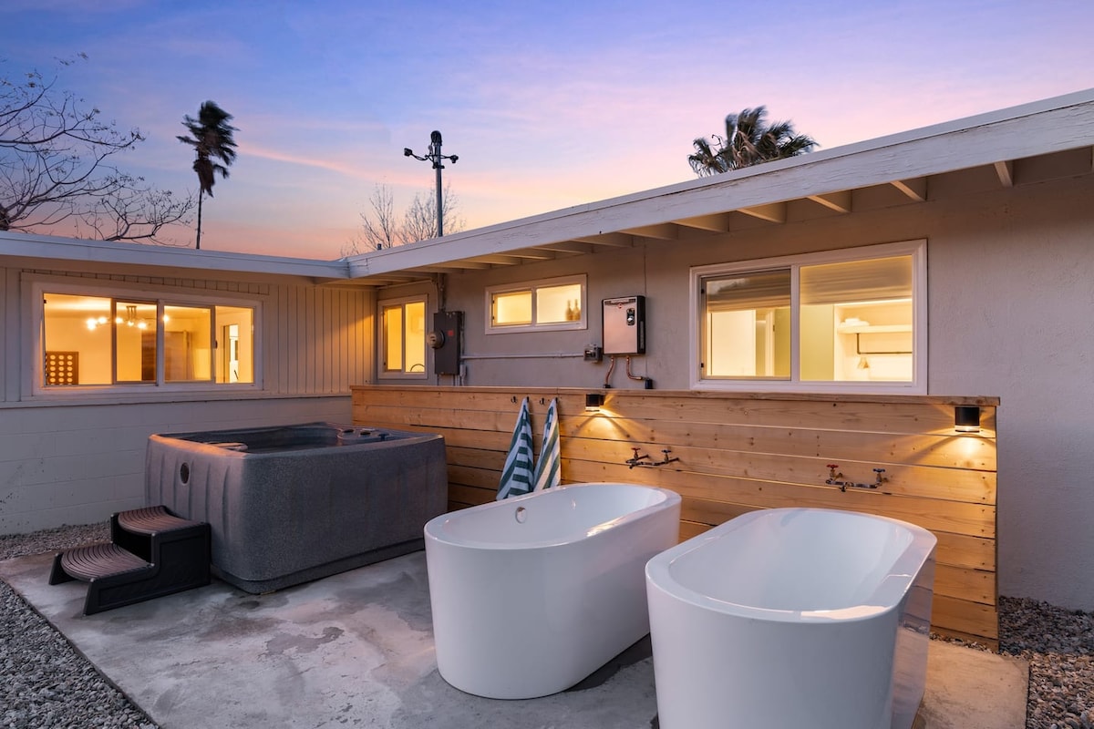 The Palms | Peaceful Stylish Outdoor Bathtub & Spa - Houses for Rent in ...