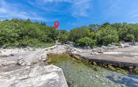 Stunning apartment in Omisalj with WiFi