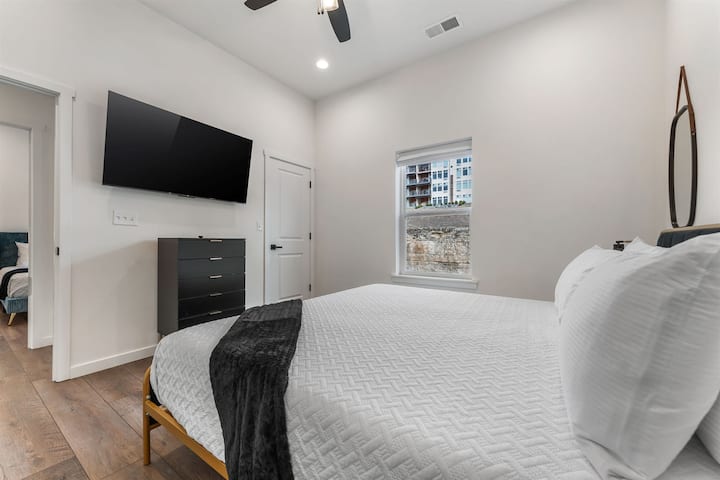 Uvoľnite sa v posteli so svojimi obľúbenými streamovanými reláciami – nie je potrebné opustiť izbu!