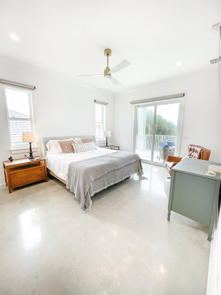 Udobnost i svestranost na raspolaganju su vam u bračnom krevetu Rize koji omogućuje neovisne prilagodbe.