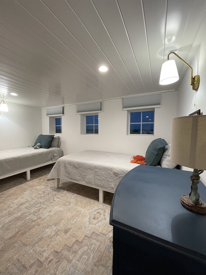 U potkrovlju se nalaze dva odvojena XL kreveta za one koji se uzbuđuju popeti na ljestve.