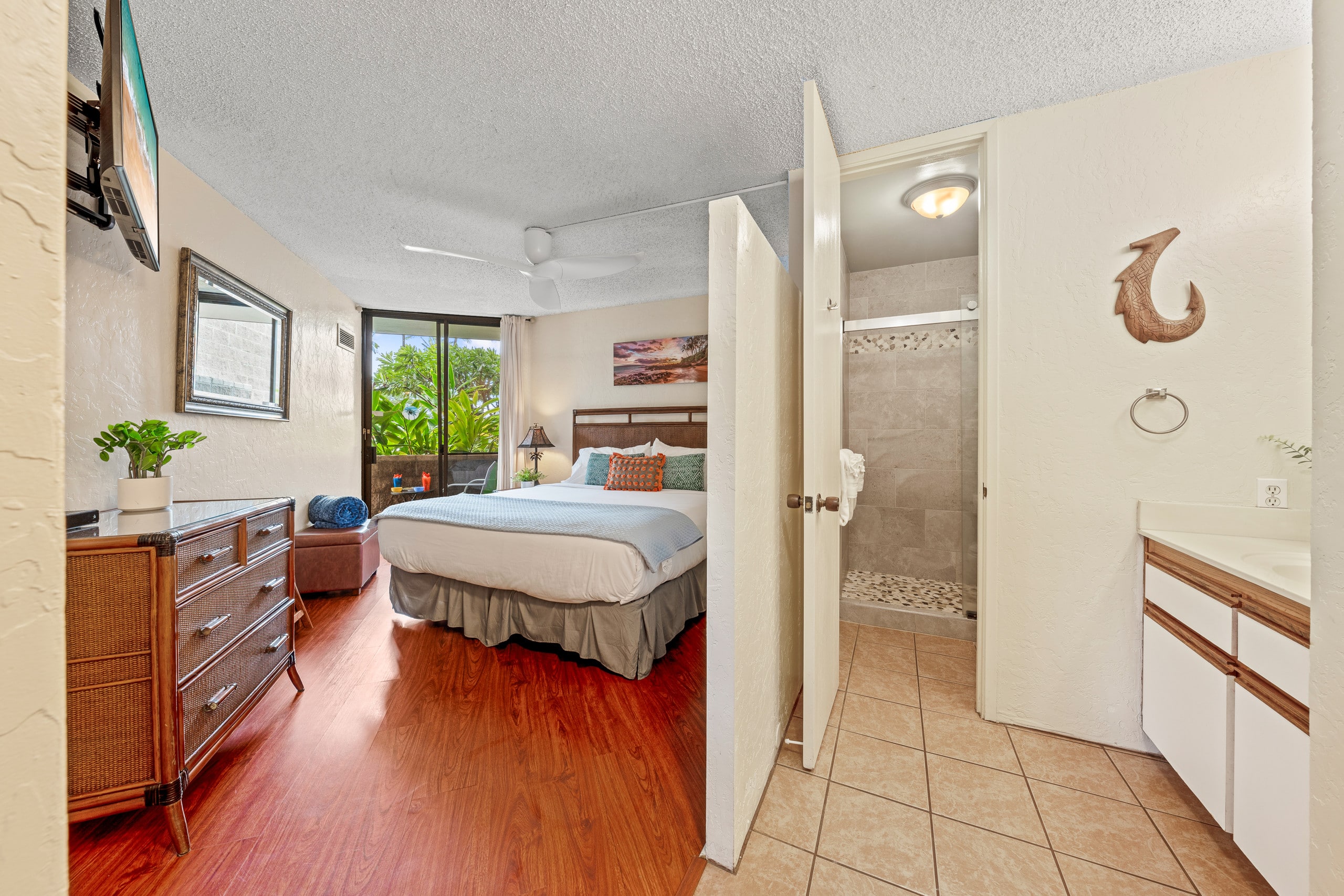 Condo in Kihei · ★4.73 · 1 bedroom · 2 beds · 1 private bath - Image 17