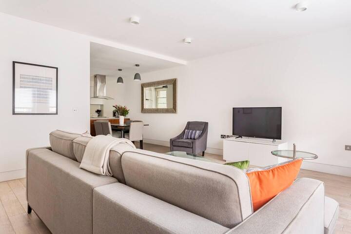 Central London – 2 Beds – Sleeps 4 – Lift gallery image 5