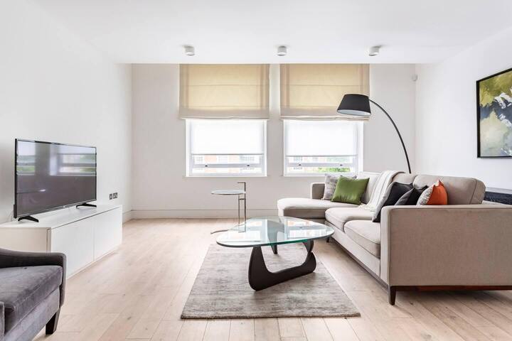 Central London – 2 Beds – Sleeps 4 – Lift gallery image 2