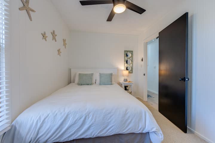 Queen Bedroom