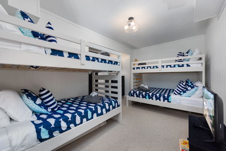 Bunk Bedroom: 1 Twin over Twin bed and 1 Twin over Full Bed