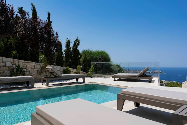 Bright house with Pool Seaview – Infinite Blue