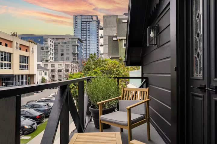 Renovated Little Italy Home | Hot Tub & Pool Table