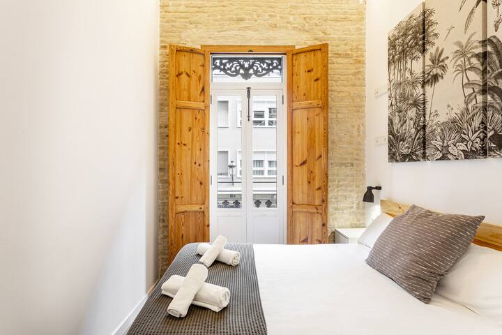 2bd Apt with Terrace. Ruzafa 1a gallery image 5