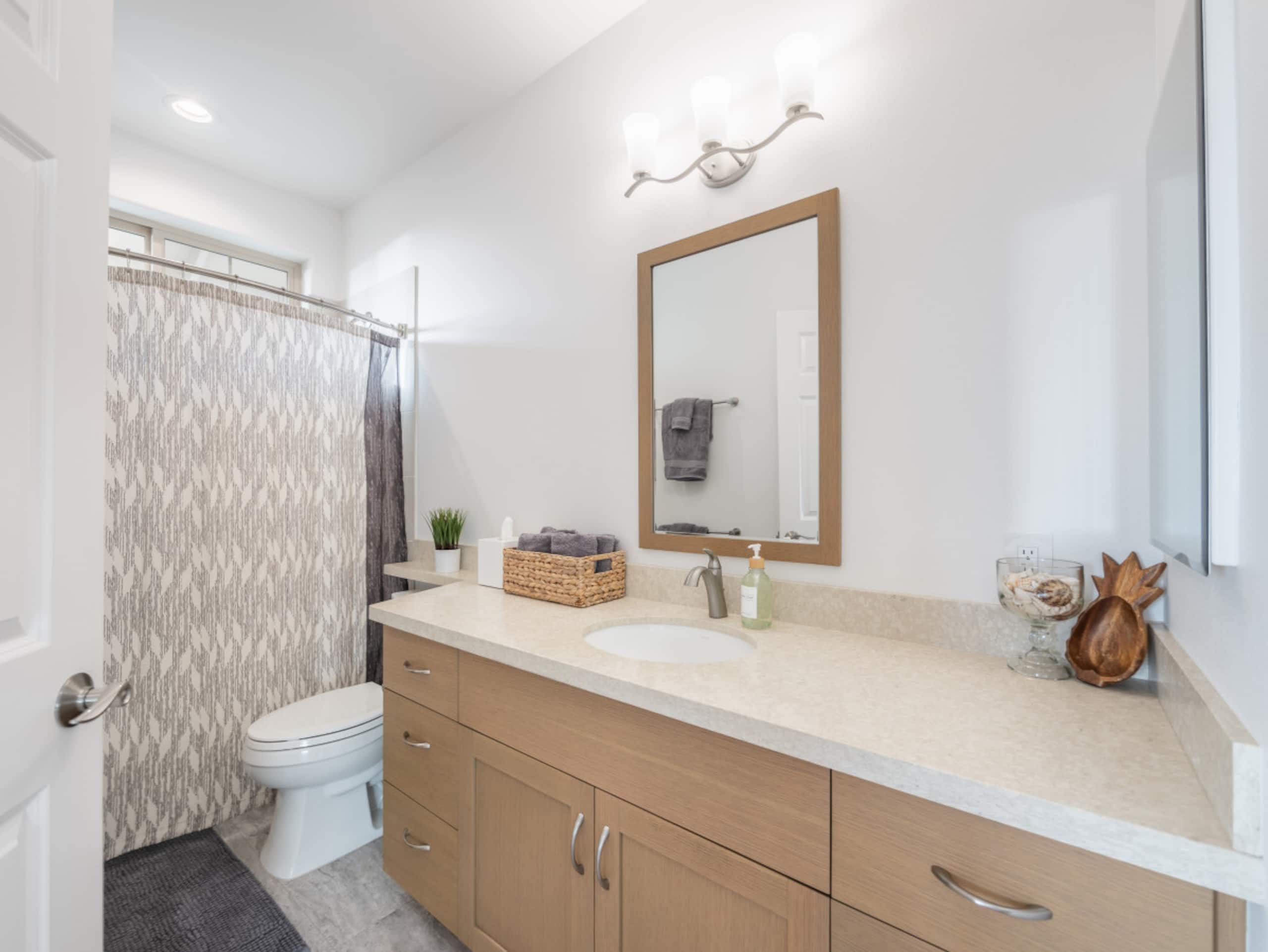 Home in Makaha Valley · ★4.98 · 3 bedrooms · 5 beds · 2.5 baths - Image 24