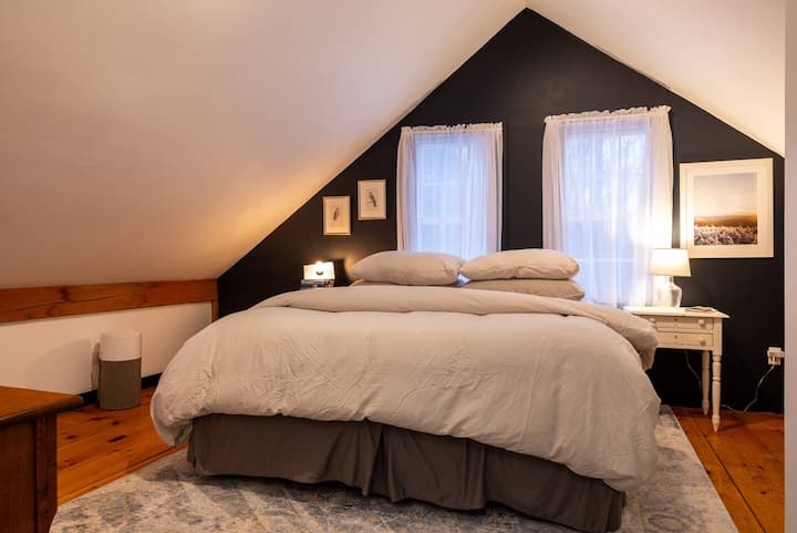 غرفة نوم في الطابق الثاني (كينج)