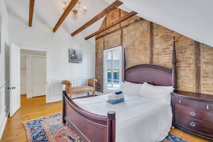 Elegant Home with Private Pool – Steps to FQ gallery image 5