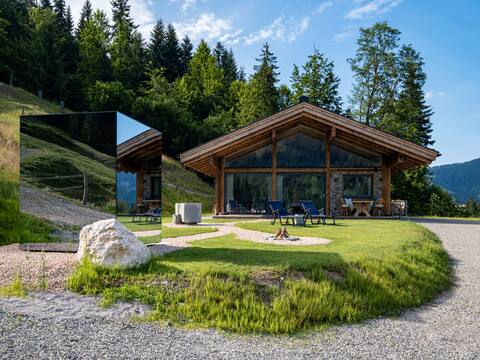 Luxury chalet with swimming pond and sauna