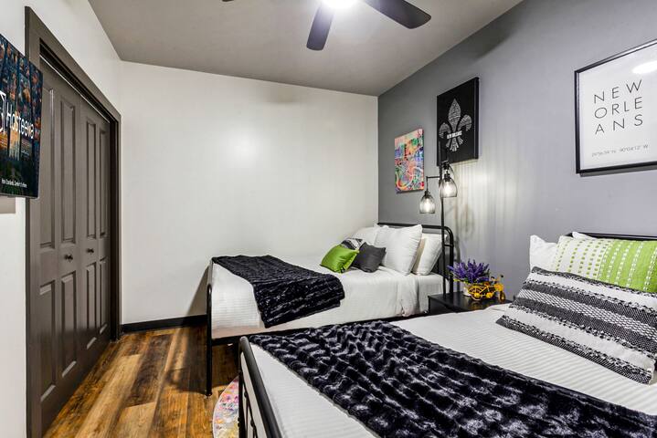 Delta Tranquility: 4BR Urban Escape Condo gallery image 4