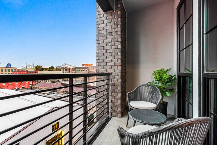 Delta Tranquility: 4BR Urban Escape Condo gallery image 2