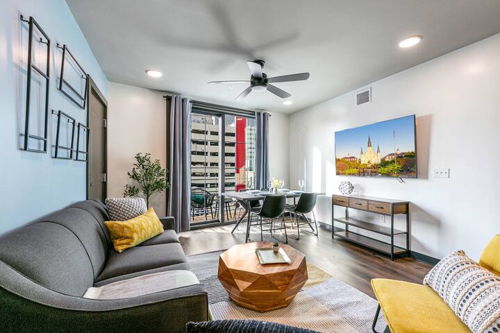 Urban Mirage: 4BR City Oasis with Balcony