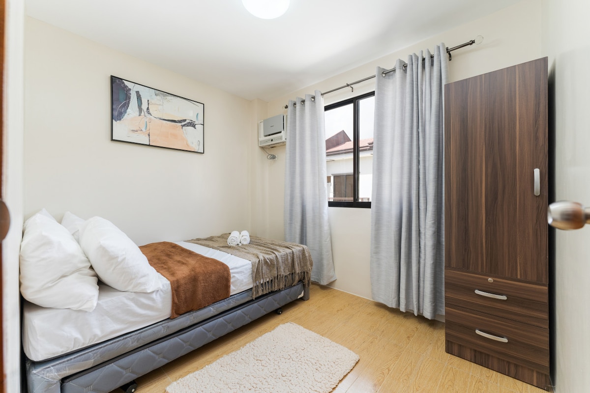 บ้าน #2: ห้องนอน 1 พร้อมเตียงคู่แบบดึงออก