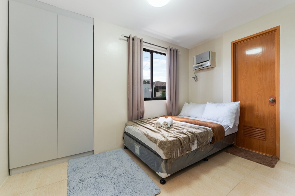 บ้านหลังที่ 1: ห้องนอน 3 พร้อมเตียงคู่และห้องน้ำในตัว