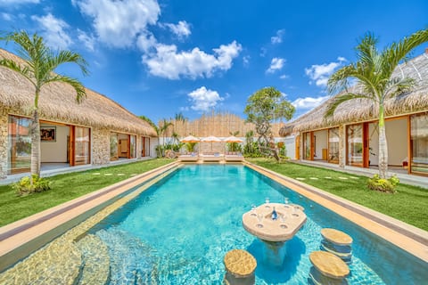 Huge 16 bedrooms, 2 Villas combined, 2 pools