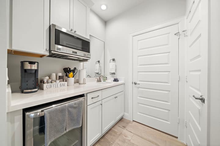 Nr Nrg Med Center Cozy Studio | Wifi Shared Pool - Houston, TX