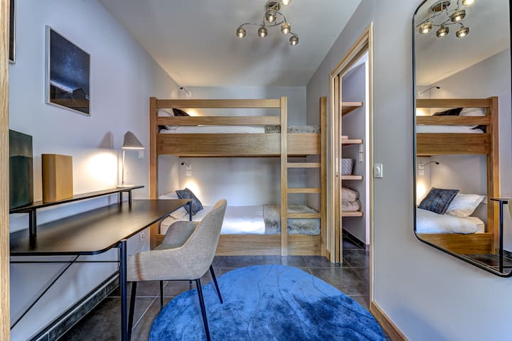 ห้องนอน 2 เตียง 2 ชั้นขนาดใหญ่ 