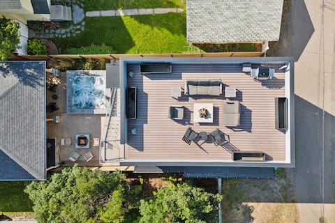 Popular Airbnb listing: Rooftop Guest House w/ Hot Tub in Missoula