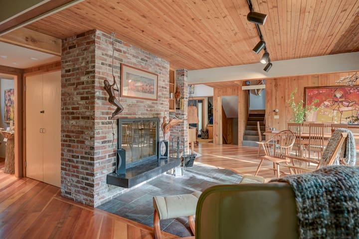Steps To The Ellis River: Lux, Hot Tub, Game Room - Jackson, NH