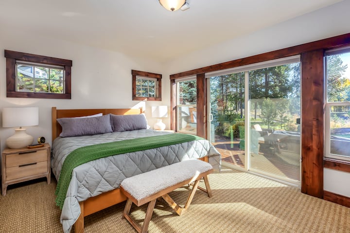 חדר שינה שני עם מיטת קינג סייז - למטה