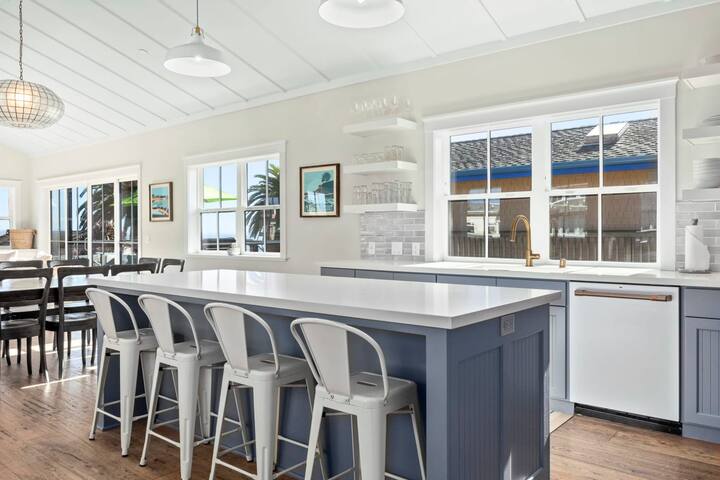 “Endless Summer” Home – stunning ocean views! gallery image 3