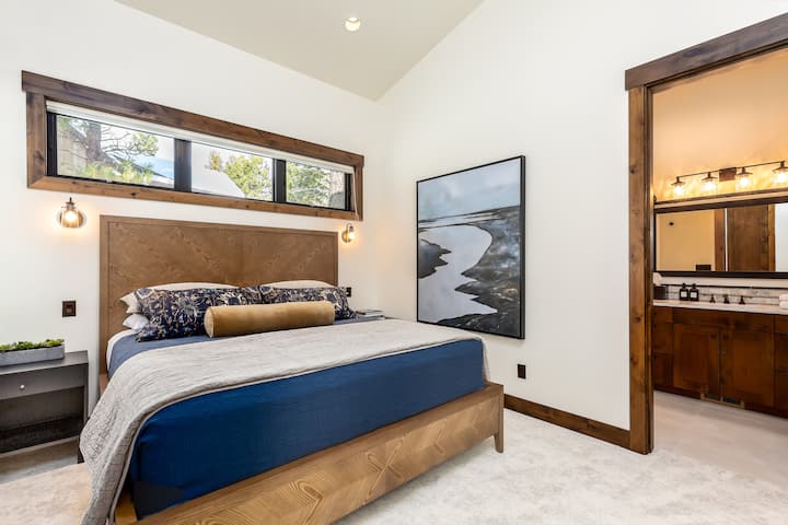 King Luego Bedroom - Main Level