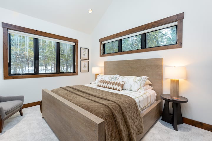 King Luego Bedroom - Upstairs