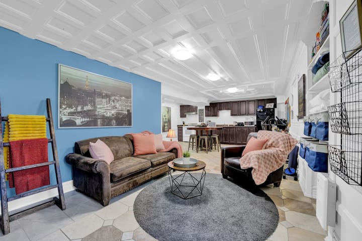 2br Walkout Suite | Airport | Hospital | Desk - Brampton