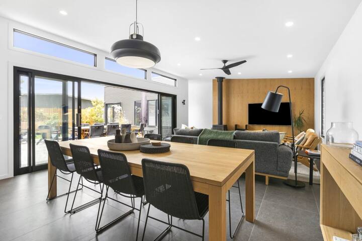 Stunning on Noble! gallery image 2