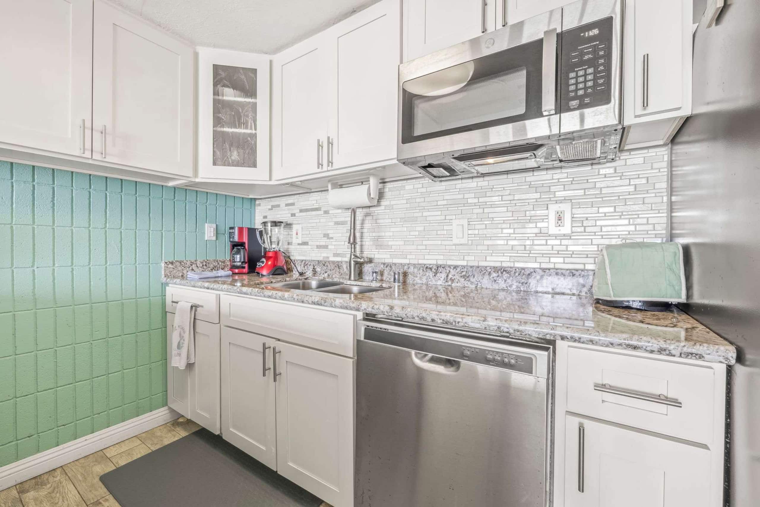 Condo in Hauula · ★4.5 · 1 bedroom · 2 beds · 1 private bath - Image 8