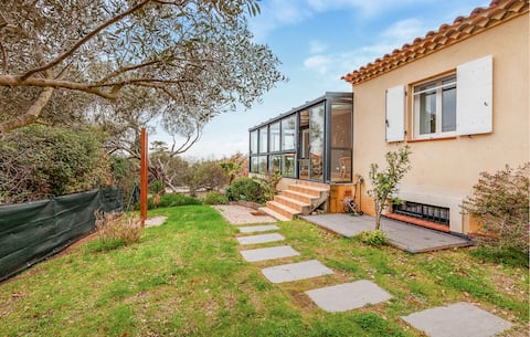 Beautiful home in Six-Fours-les-Plages