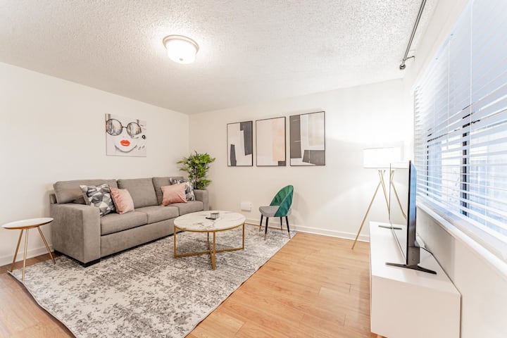 Central 2br King Suite With Pool And Gym - Austin