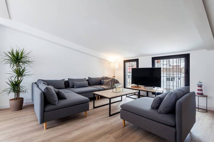 4bd Beautiful Penthouse with Terrace 3b gallery image 3
