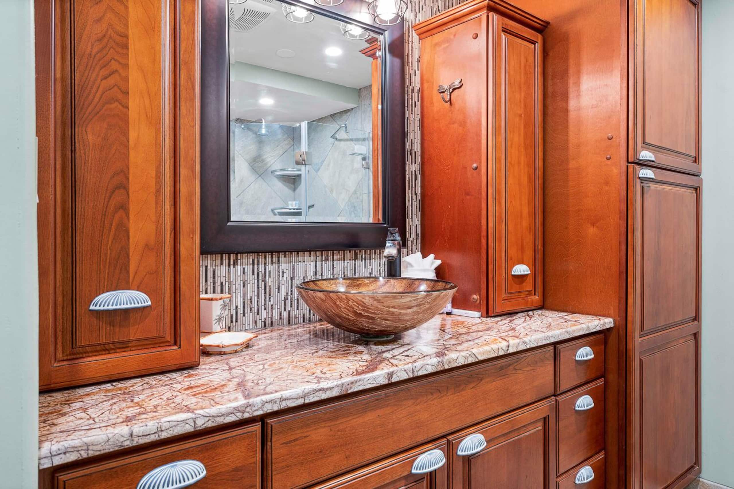 Condo in Kailua-Kona · ★4.43 · 1 bedroom · 2 beds · 2 baths - Image 16
