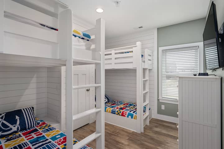NH387A: Bodie Island Cottage | Bedroom 1 - Two Bunk Bed Sets