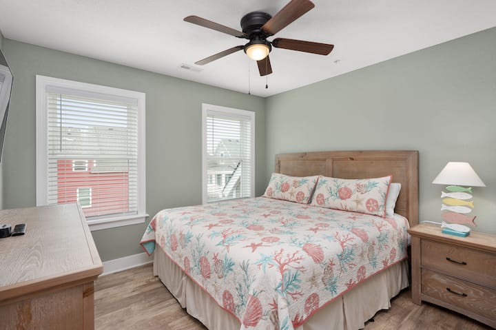 NH387E: Currituck Cottage | TL Bedroom 3- King