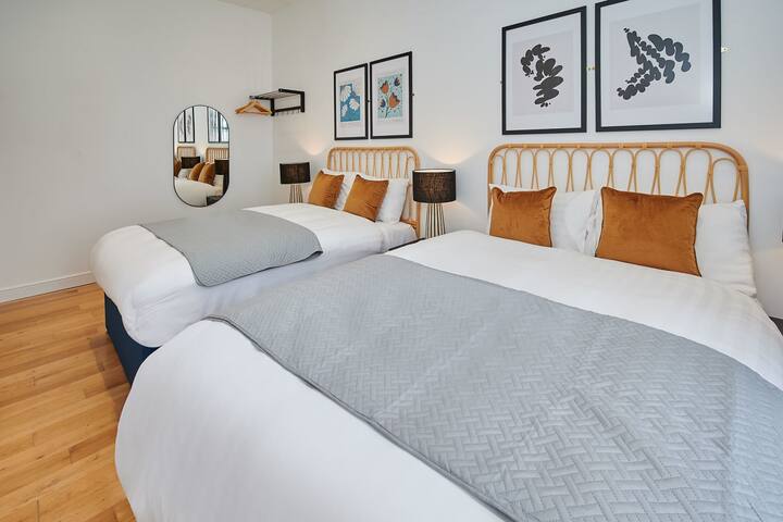 Princes Place Hideaway III, Ливърпул - домакин и престой