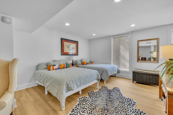 ห้องนอนเล็กๆ บนระเบียง