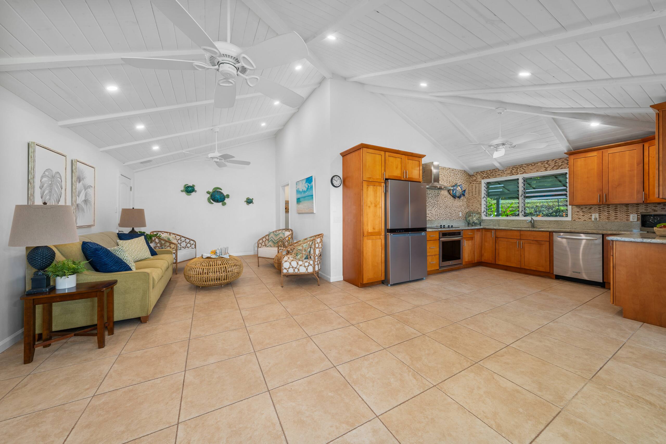 Condo in Lahaina · ★4.2 · 2 bedrooms · 3 beds · 2 baths - Image 42