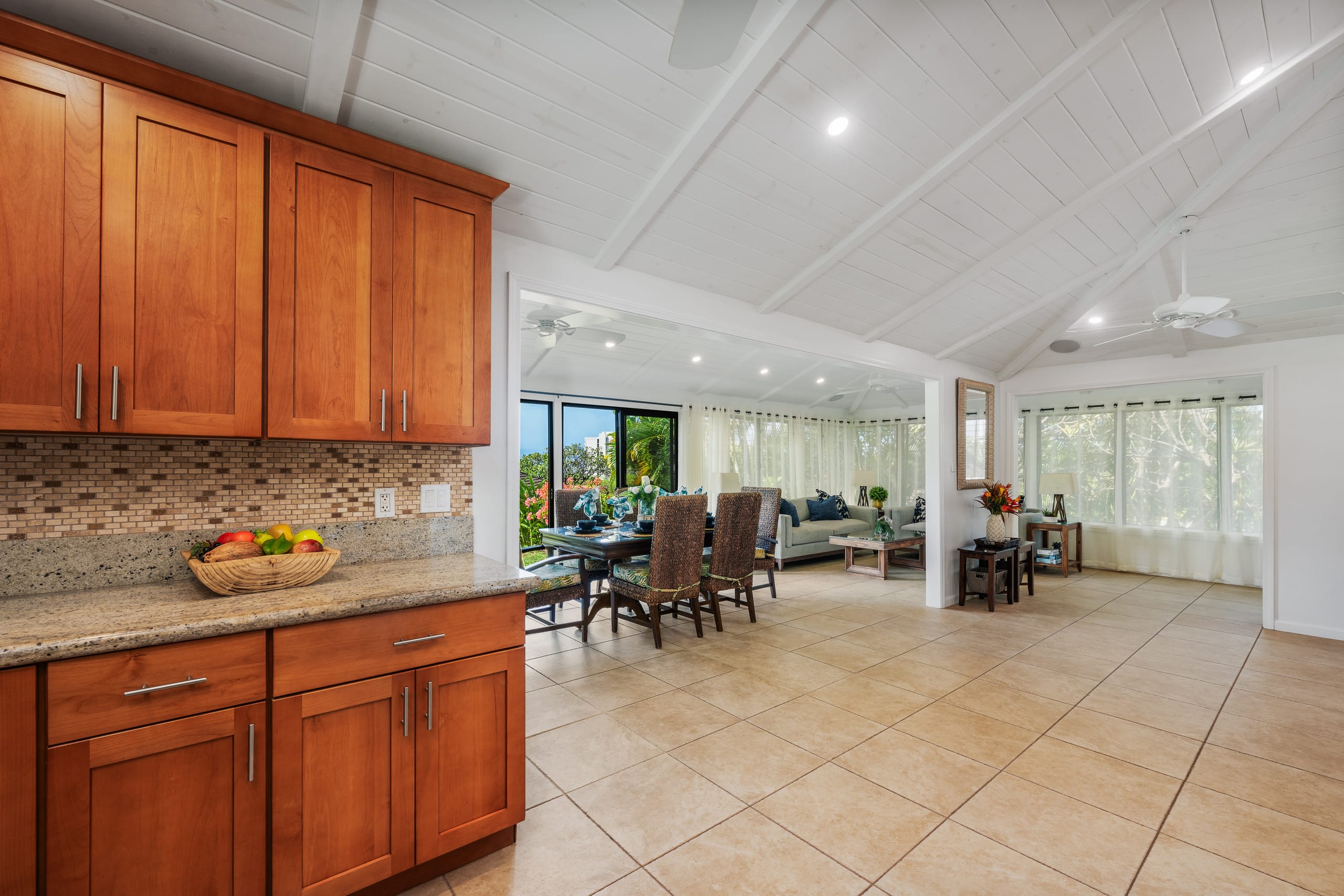 Condo in Lahaina · ★4.2 · 2 bedrooms · 3 beds · 2 baths - Image 3