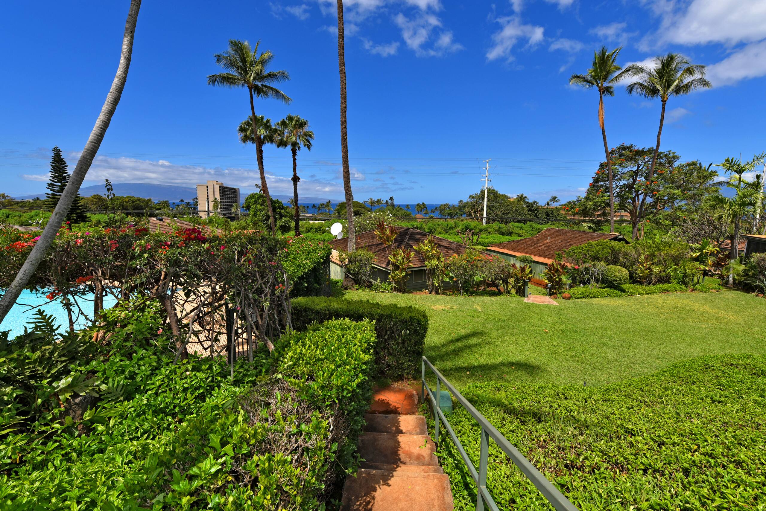 Condo in Lahaina · ★4.2 · 2 bedrooms · 3 beds · 2 baths - Image 22