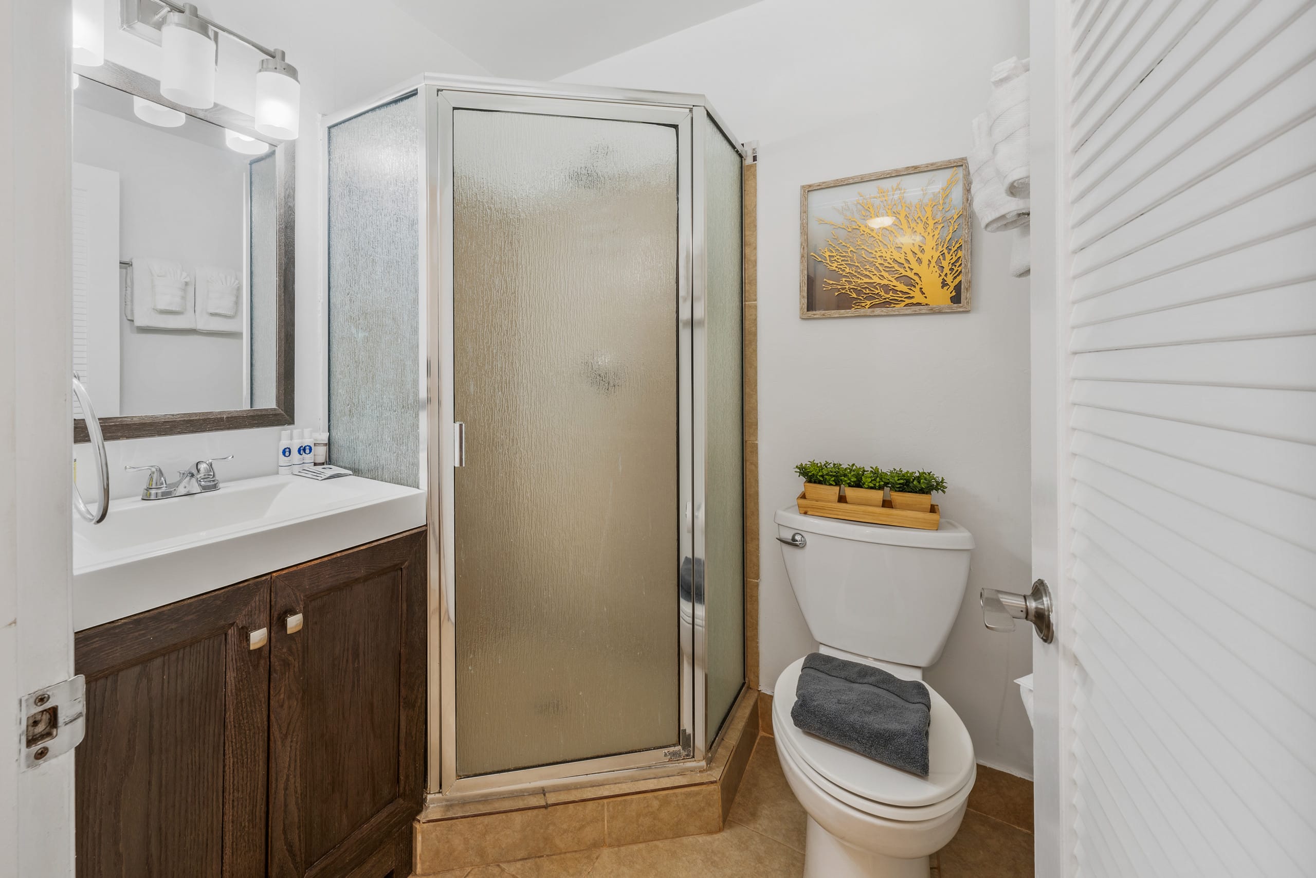 Condo in Lahaina · ★4.2 · 2 bedrooms · 3 beds · 2 baths - Image 17