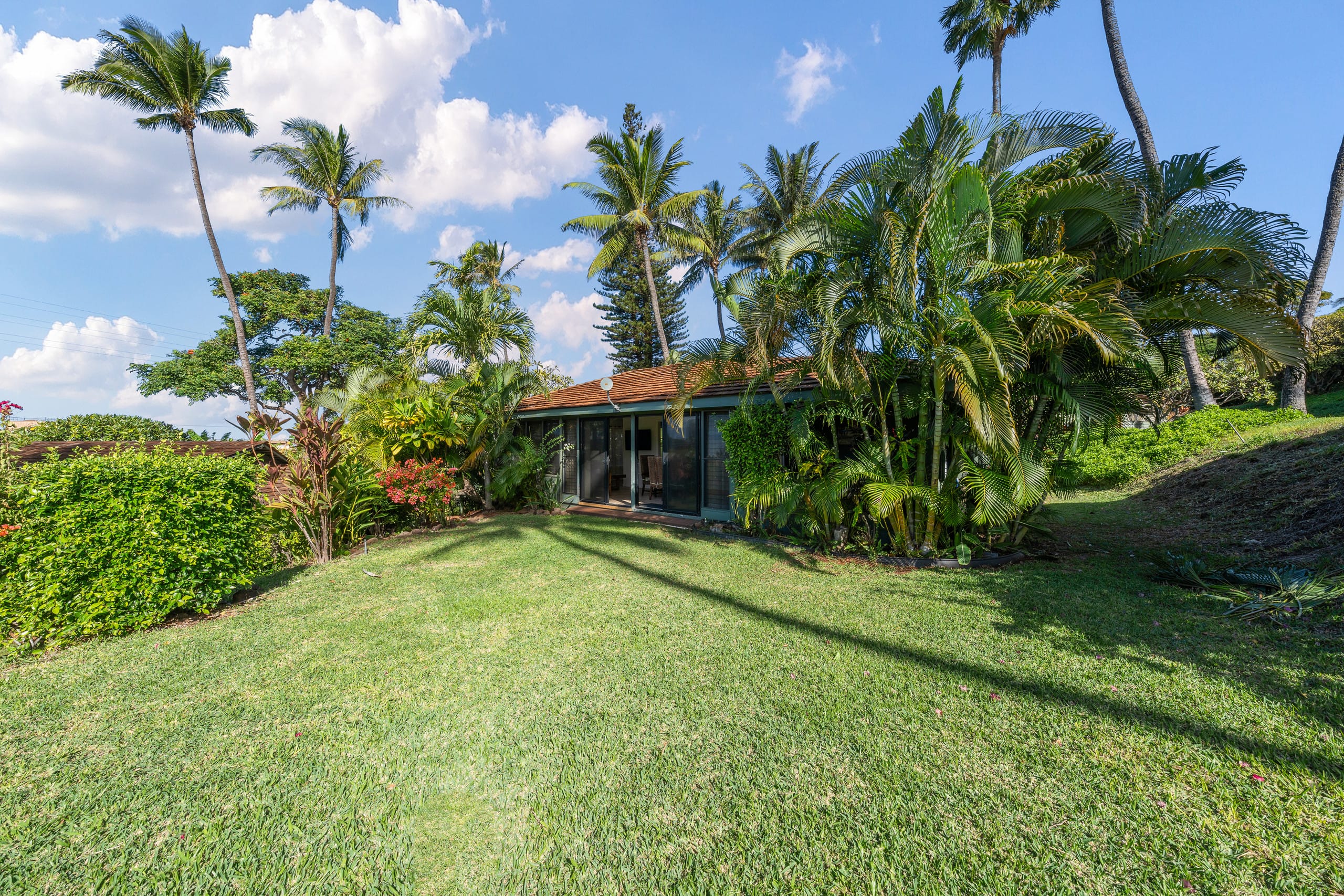 Condo in Lahaina · ★4.2 · 2 bedrooms · 3 beds · 2 baths - Image 23